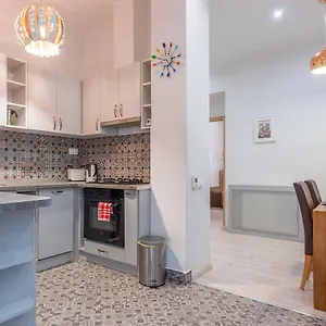 https://goldcentral-apartment-liszt-ferenc.inbudapesthotels.com